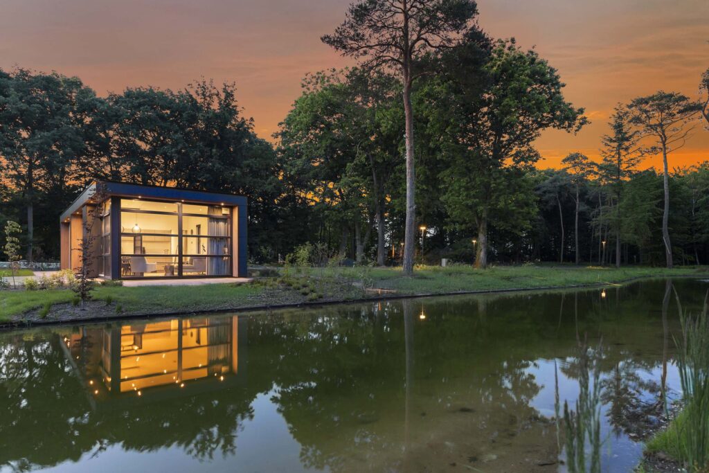 Vakantievilla bij zonsondergang op Residence 't Kleine Loo